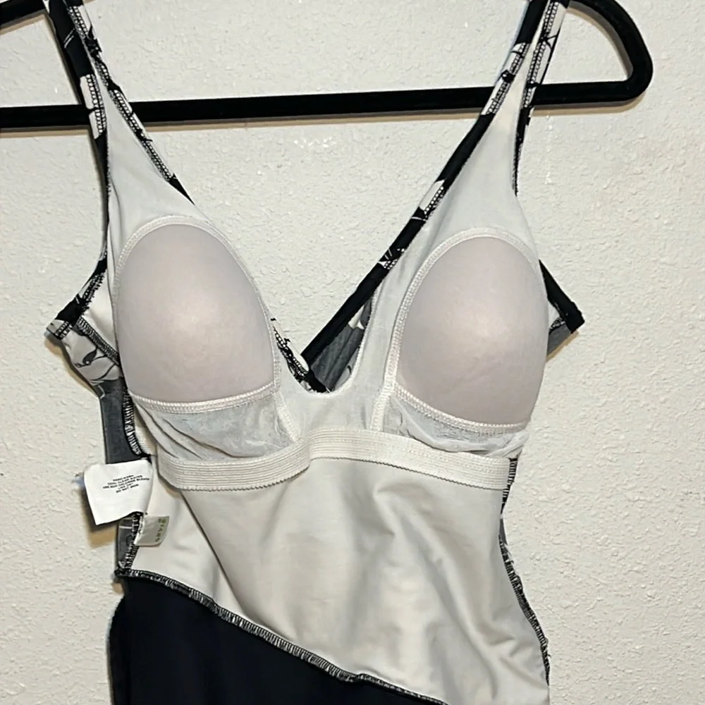 Miraclesuit black With Floral Print Size 10